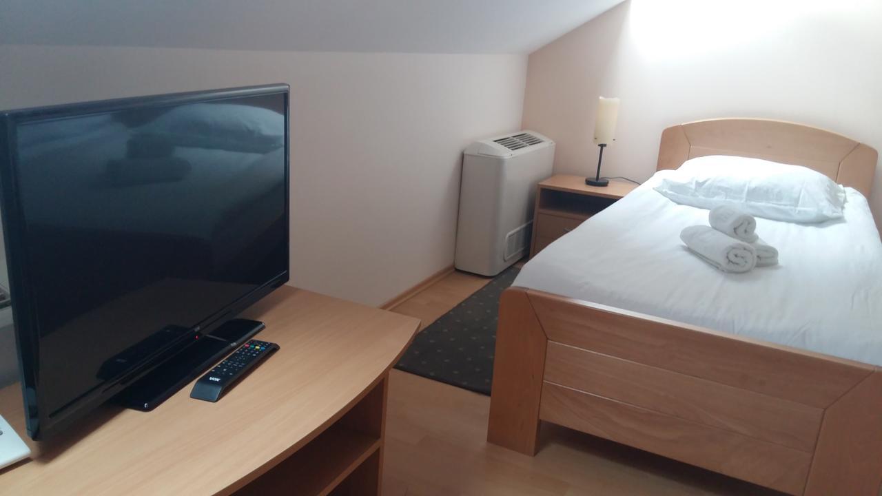 Stari Mlin Hotel Vrsac Ngoại thất bức ảnh